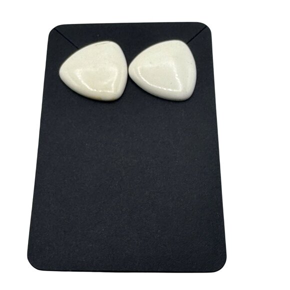 White Enameled Triangle-Shaped Stud Earrings Lightweight & Elegant - Picture 1 of 4